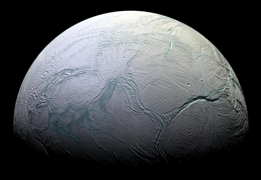 Unlocking Enceladus: Salinity and Ocean Heat Transport Reshape Theories of Icy Moon’s Dynamics